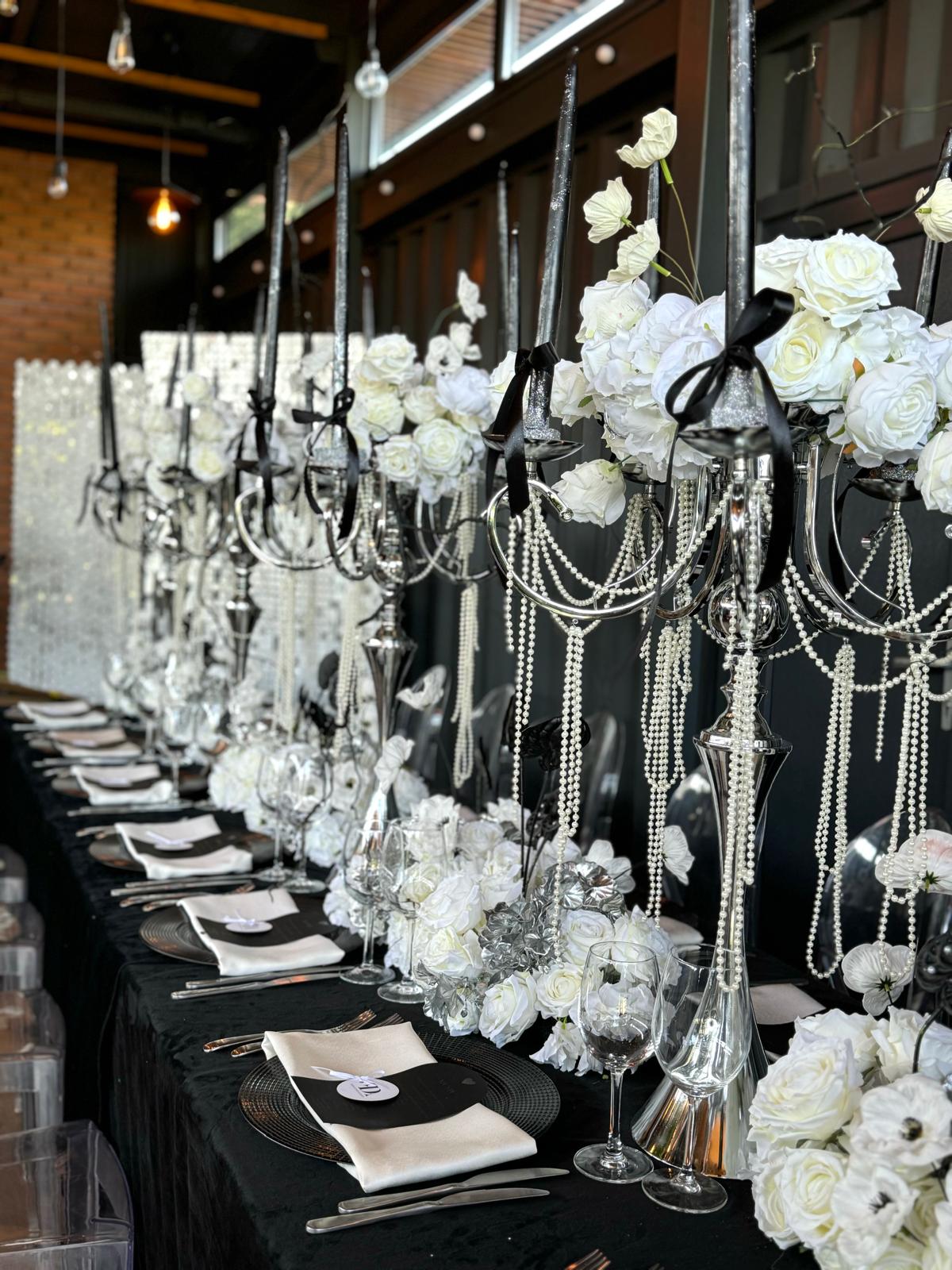 Mesele lungi la evenimente -  Ca la pomana sau eleganta suprema