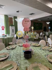 Centru de masă cu baloane pastel