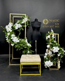 Decor elegant pentru prezentarea rochiei