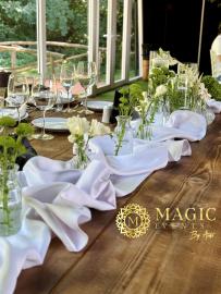 Decor de masă elegant cu accente naturale