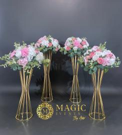 Stâlpisori decorativi cu aranjamente florale
